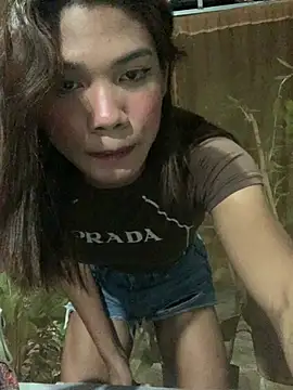 Snapshot of honey_caya chatting on May 21, 2026, 5:43 pm honey caya online show from May 21, 2026, 5:43 pm