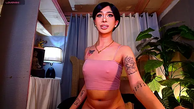 Snapshot of UrMassiveCockSabrinaOnTop chatting on November 16, 2025, 6:23 pm UrMassiveCockSabrinaOnTop online show from November 16, 2025, 6:23 pm