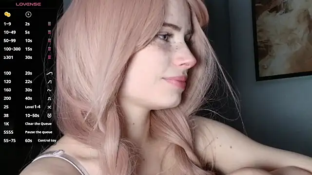 PieraMarch online show from November 30, 2025, 7:25 pm