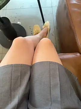 Meii-meyy online show from April 11, 2026, 7:45 am