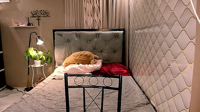 Snapshot of Franchesca_Trans chatting on February 23, 2026, 6:03 am Franchesca Trans online show from February 23, 2026, 6:03 am