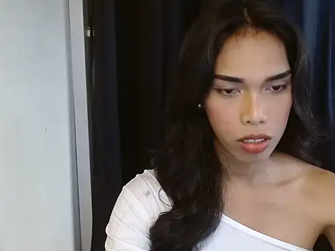 Snapshot of angelaxmonroe chatting on May 5, 2026, 7:11 am angelaxmonroe online show from May 5, 2026, 7:11 am