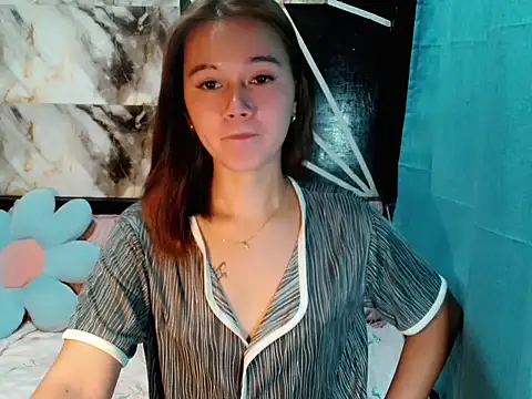 Snapshot of urgirl_mikah chatting on December 3, 2025, 4:35 am urgirl mikah online show from December 3, 2025, 4:35 am