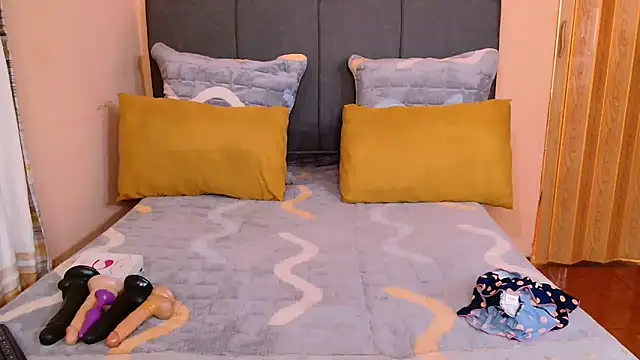 Snapshot of lunasexyXx chatting on November 8, 2025, 5:05 pm lunasexyXx online show from November 8, 2025, 5:05 pm