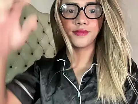 calimonroe online show from March 3, 2026, 4:41 am