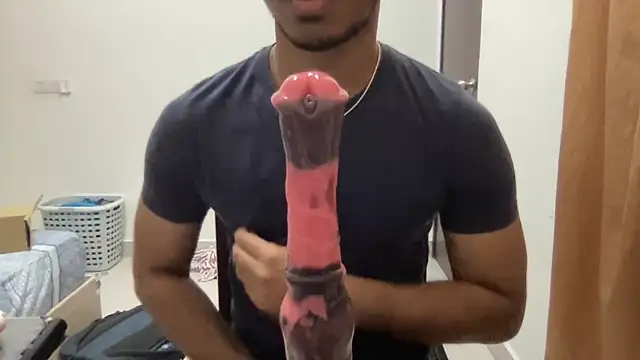 Hotmaskedboi online show from February 10, 2026, 5:23 pm