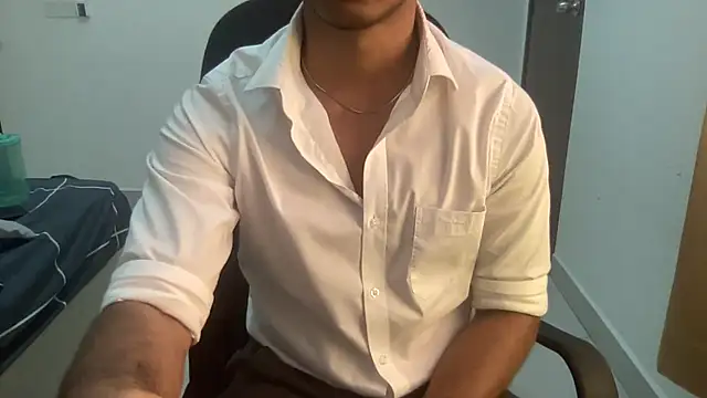 Hotmaskedboi online show from September 12, 2025, 7:41 am