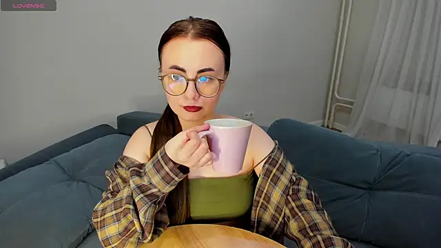 MewStella online show from April 21, 2026, 3:29 pm