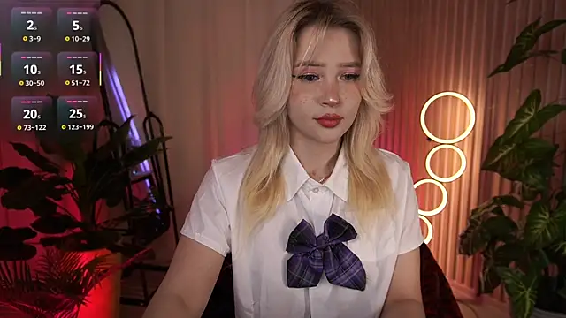 Snapshot of LauraWifeness chatting on November 11, 2025, 6:19 am LauraWifeness online show from November 11, 2025, 6:19 am