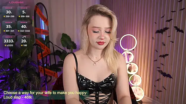 Snapshot of LauraWifeness chatting on October 28, 2025, 6:34 am LauraWifeness online show from October 28, 2025, 6:34 am