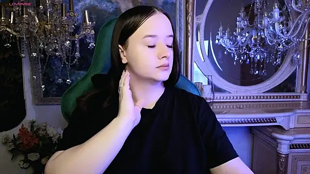 LaraBenson  online show from March 25, 2026, 4:39 pm