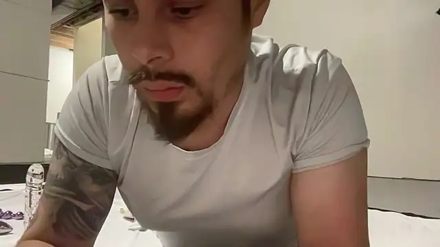 PuttieIn online show from May 7, 2026, 2:16 am