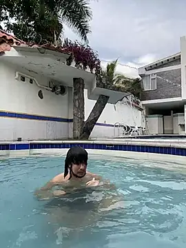 Luxx 14 online show from February 15, 2026, 8:19 pm