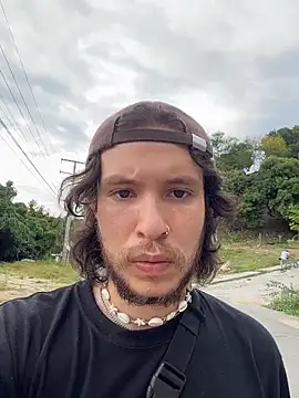 Luxx 14 online show from November 10, 2025, 8:36 pm