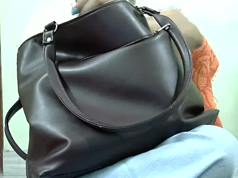 Snapshot of CHAMELI4747 chatting on October 23, 2025, 10:03 am CHAMELI4747 online show from October 23, 2025, 10:03 am