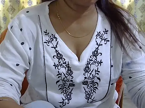 CHAMELI4747 online show from March 10, 2026, 9:02 am