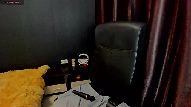 Snapshot of emmamaturre chatting on February 18, 2025, 10:36 pm emmamaturre online show from February 18, 2025, 10:36 pm