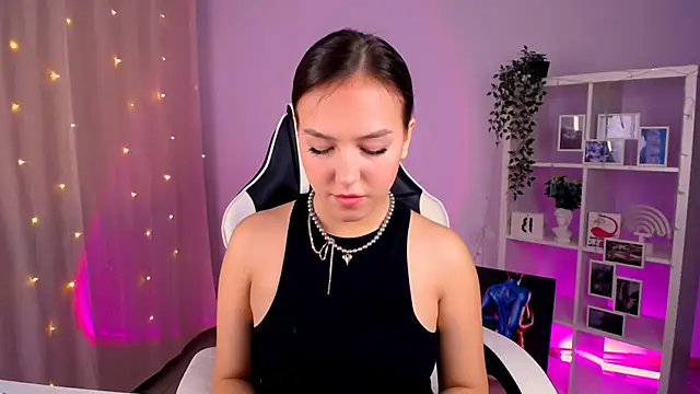 Snapshot of CindySparkl chatting on October 5, 2025, 4:25 am CindySparkl online show from October 5, 2025, 4:25 am
