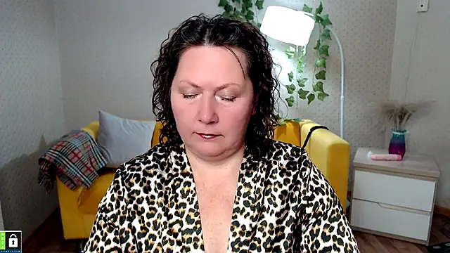 Snapshot of milf_hornys chatting on November 7, 2025, 6:45 pm milf hornys online show from November 7, 2025, 6:45 pm