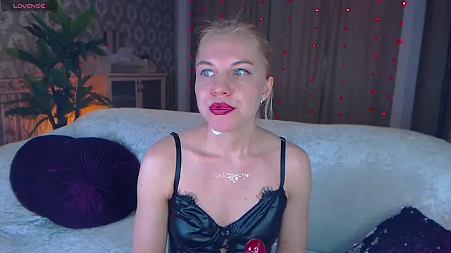 LiSinDoll online show from November 11, 2025, 6:30 am