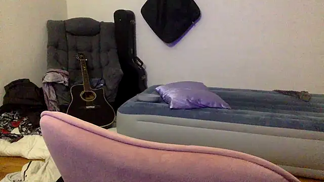 slutzilly online show from March 4, 2026, 7:05 am