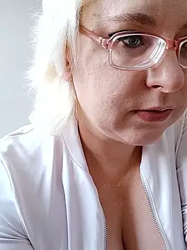 Snapshot of VikaKing chatting on January 8, 2026, 12:11 pm VikaKing online show from January 8, 2026, 12:11 pm