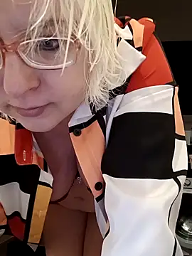 VikaKing online show from December 16, 2025, 5:06 pm