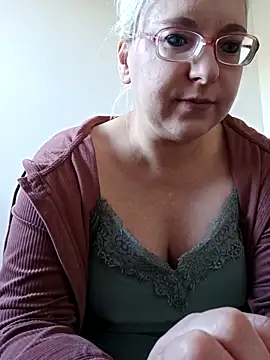 Snapshot of VikaKing chatting on December 21, 2025, 10:39 am VikaKing online show from December 21, 2025, 10:39 am