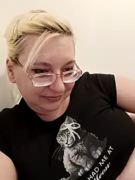 VikaKing online show from December 13, 2025, 8:04 pm