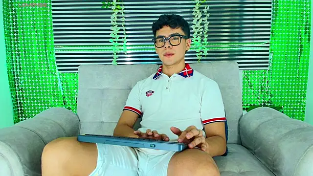 CamiiGuzmanX online show from March 25, 2026, 8:52 pm