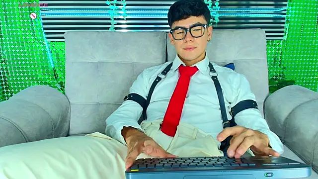 CamiiGuzmanX online show from March 27, 2026, 9:38 pm