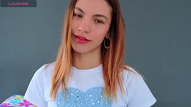 Snapshot of AntonellaaRossii chatting on November 14, 2025, 2:32 pm AntonellaaRossii online show from November 14, 2025, 2:32 pm