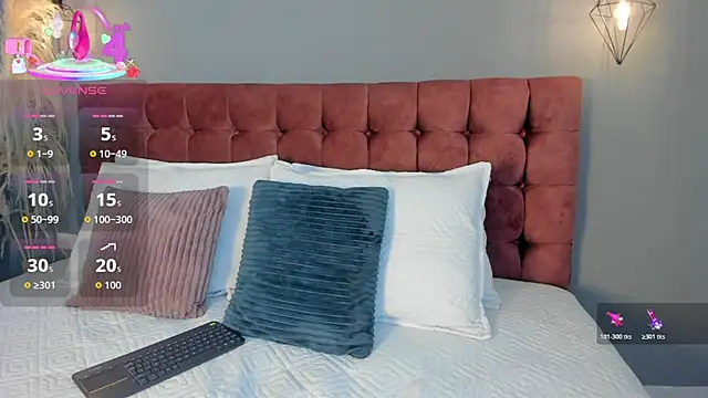 Snapshot of Tania_77_ chatting on October 24, 2025, 12:37 pm Tania 77 online show from October 24, 2025, 12:37 pm