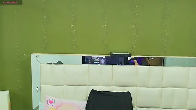 Snapshot of gisell_gomez chatting on October 25, 2025, 11:42 am gisell gomez online show from October 25, 2025, 11:42 am