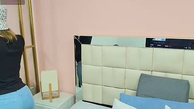 Snapshot of gisell_gomez chatting on November 6, 2025, 12:20 pm gisell gomez online show from November 6, 2025, 12:20 pm