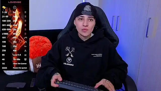 imlaiaaa online show from November 28, 2025, 9:15 pm