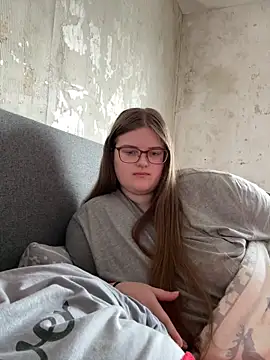 CurvyPaar2 online show from February 18, 2026, 10:12 am