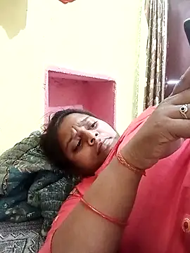Snapshot of Hot_crety chatting on May 13, 2026, 7:04 am Hot crety online show from May 13, 2026, 7:04 am