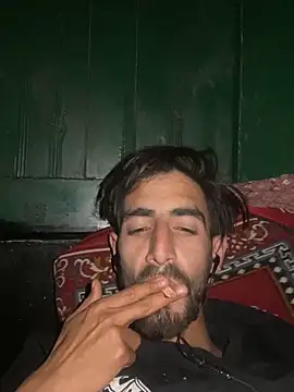 lyath3245 online show from April 2, 2026, 7:31 pm