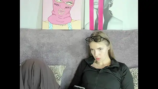 Snapshot of HitGyrl chatting on September 28, 2025, 2:07 am HitGyrl online show from September 28, 2025, 2:07 am