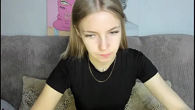 Snapshot of HitGyrl chatting on November 28, 2025, 1:06 am HitGyrl online show from November 28, 2025, 1:06 am