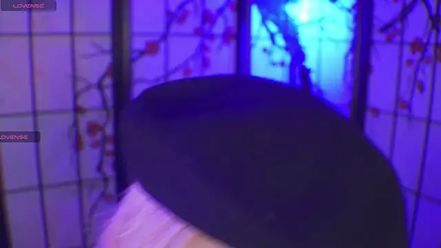 Vanelope sweet  online show from April 24, 2026, 1:18 am