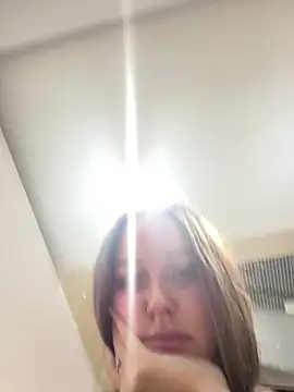 ElliRose online show from October 28, 2025, 5:29 am