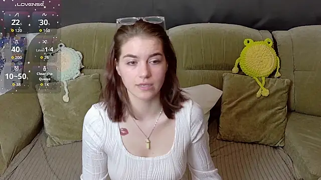 ElzaBlis online show from April 12, 2026, 2:42 pm