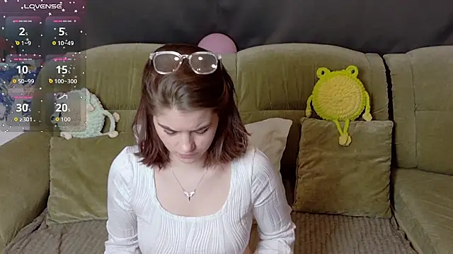 ElzaBlis online show from March 19, 2026, 3:23 pm