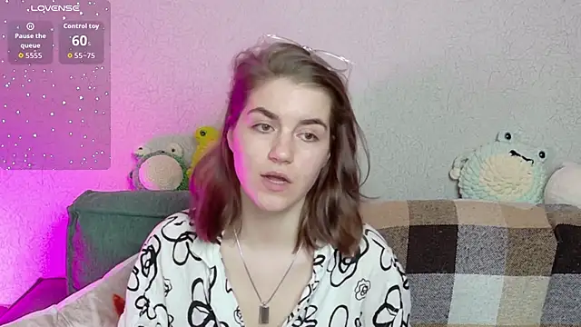 ElzaBlis online show from April 18, 2026, 3:25 pm