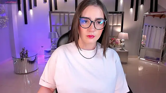 SarahRhodes  online show from April 17, 2026, 12:30 pm