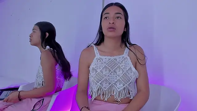 Snapshot of RousyMoon chatting on November 28, 2025, 12:38 pm RousyMoon online show from November 28, 2025, 12:38 pm