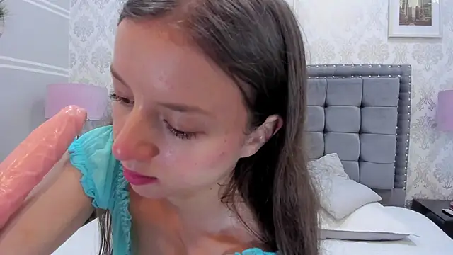 Snapshot of VioletaNova chatting on October 24, 2025, 12:37 pm VioletaNova online show from October 24, 2025, 12:37 pm