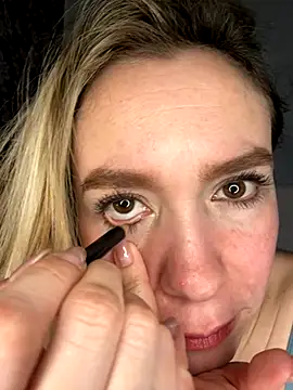 Snapshot of BritgetPsychol chatting on November 4, 2025, 2:37 am BritgetPsychol online show from November 4, 2025, 2:37 am